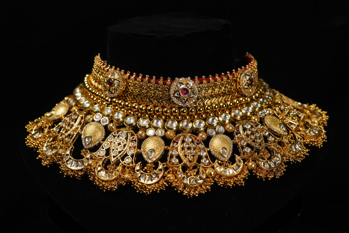 Lavish Tulip Shaped Kundan Antique Necklace Set