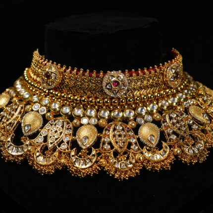 Lavish Tulip Shaped Kundan Antique Necklace Set